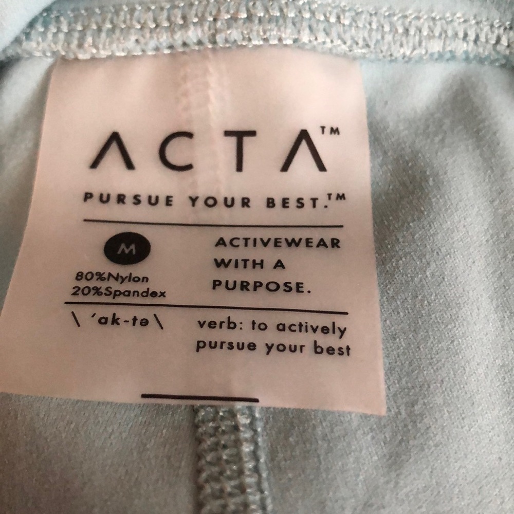 Like new shorts! Love the color! No holes or stains, from a smoke free home